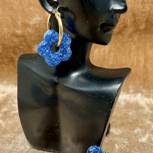 Boucles d’oreilles créoles avec leur paires de charms en résine interchangeables