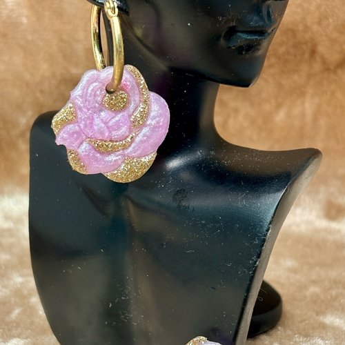 Charms fleurs en résine avec sa paire de créole