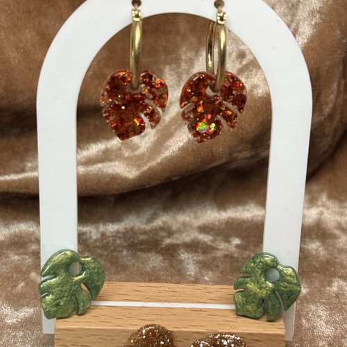 Boucles d’oreilles avec son lot de charms