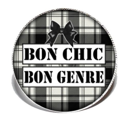 Bague argentée avec cabochon en résine * bon chic, bon genre  *