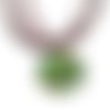 Collier organza marron avec cabochon en résine * papillons sur fond vert *