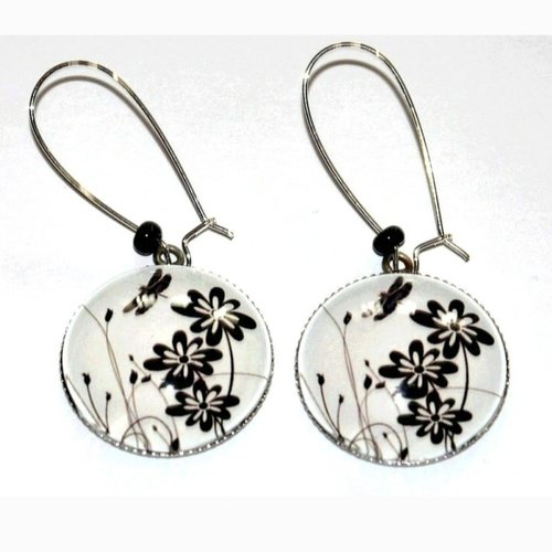 Boucles d’oreilles argentées avec cabochons en verre * libellule noire sur fond blanc *