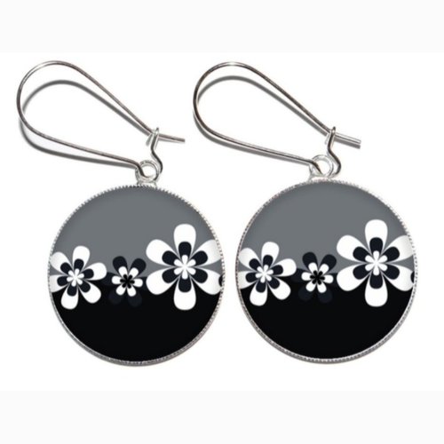 Boucles d’oreilles argentées *grosses fleurs noires et blanches* avec cabochons en résine