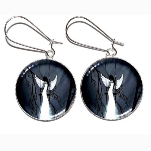 Boucles d’oreilles argentées avec cabochons en résine * ange sur la balançoire *