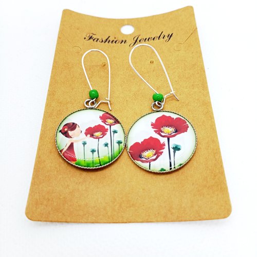 Boucles d’oreilles argentées avec cabochons en résine * fillette aux coquelicots *