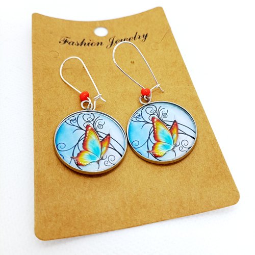 Boucles d’oreilles argentées avec cabochons en résine * papillons volutes*