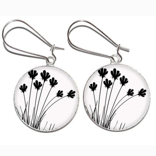 Boucles d’oreilles argentées avec cabochons en résine * feuillages noirs et blancs *