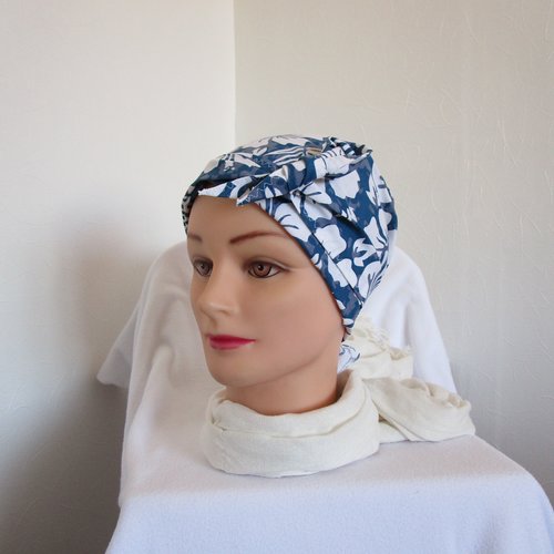 Assumption Relative size Catastrophic Foulard, turban chimio, bandeau femme de couleur bleue à grosses fleurs  blanches - Un grand marché