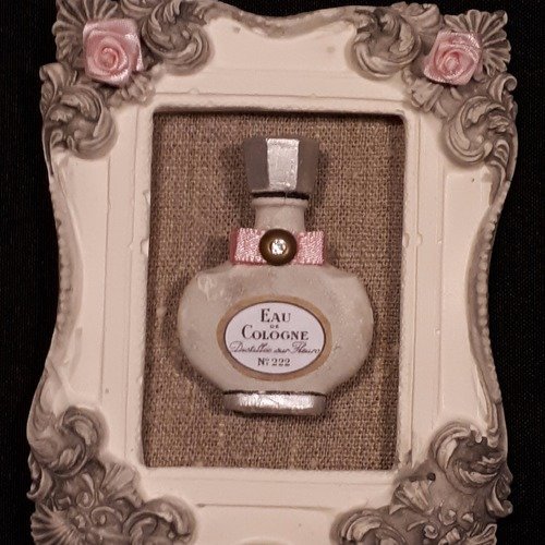 Petit tableau 3d en plâtre 10 x 12 cm flacon parfum rétro rose