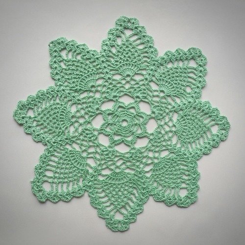 Napperon au crochet (modèle n°2) 28 cm vert tendre