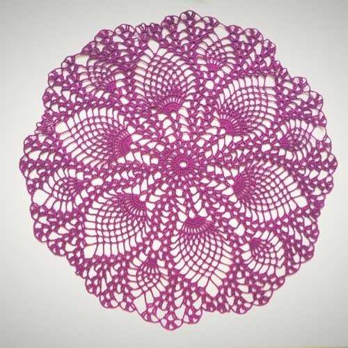 Napperon au crochet (modèle n° 1) 33 cm violet