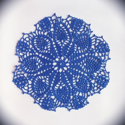 Napperon au crochet (modèle n°6) 21 cm bleu roi