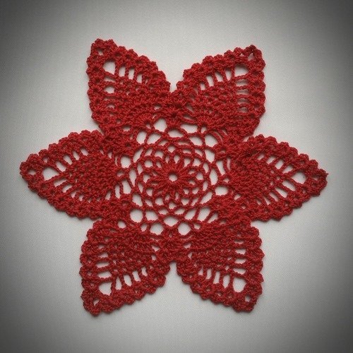 Napperon au crochet (modèle n°7) 20 cm rouge