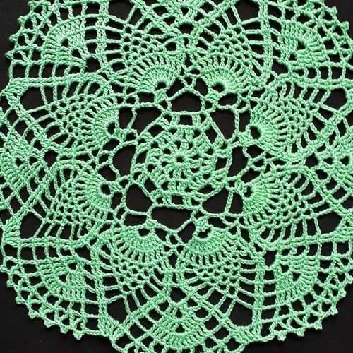 Napperon au crochet (modèle n° 15) 25 cm vert tendre