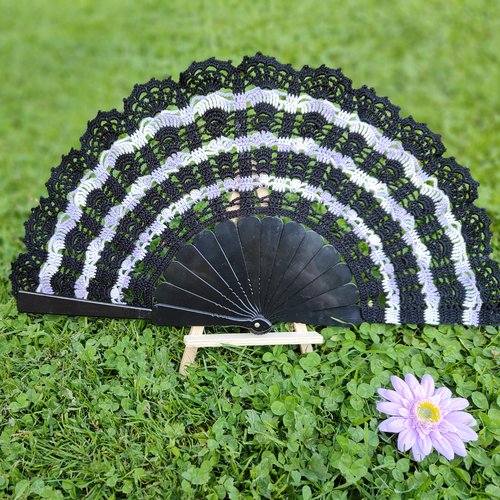 Éventail au crochet papillon (noir et dégradé mauve)