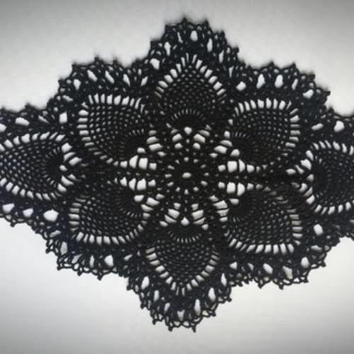 Napperon ovale au crochet (modèle 10) 39 cm noir