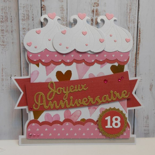 Carte anniversaire en forme de gâteau rose coeurs age personnalisable 18 ans fait main