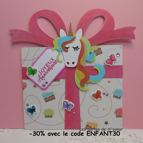 Carte anniversaire en forme de cadeau thème licorne enfant fille fait main