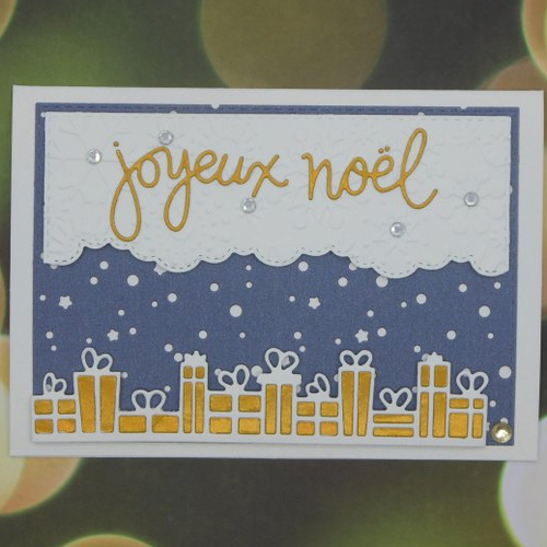 Carte de voeux joyeux noël cadeaux sous un ciel enneigé or cuivré fait main