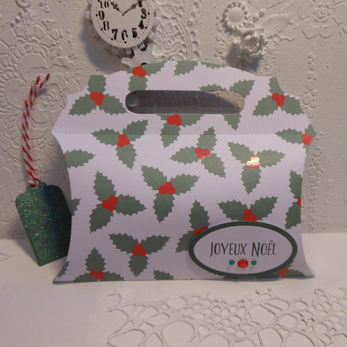 Déstockage boite petit cadeau coussin (pillow box) avec poignée - houx rouge vert joyeux noël fait main