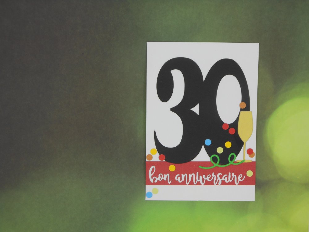 Carte anniversaire 30 ans coupe de champagne or et confettis fait