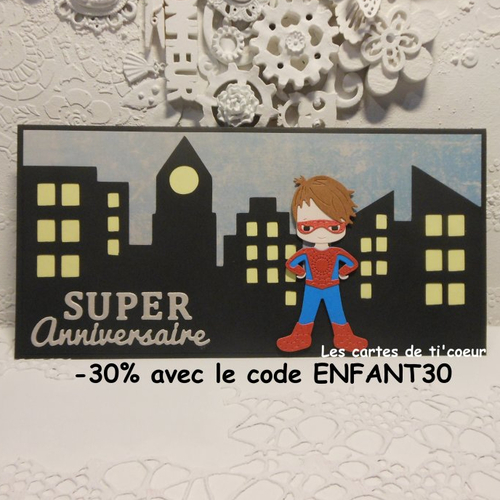 Carte anniversaire 21,5 x 10,5 super héro masqué dans son costume rouge et bleu fait main