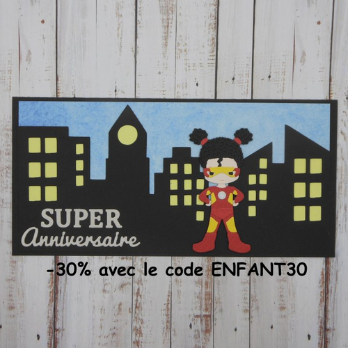 Carte anniversaire 21,5 x 10,5 super héro héroïne fille dans son costume rouge et jaune fait main