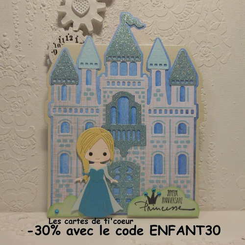 Carte anniversaire princesse blonde en robe bleue et son château fait main