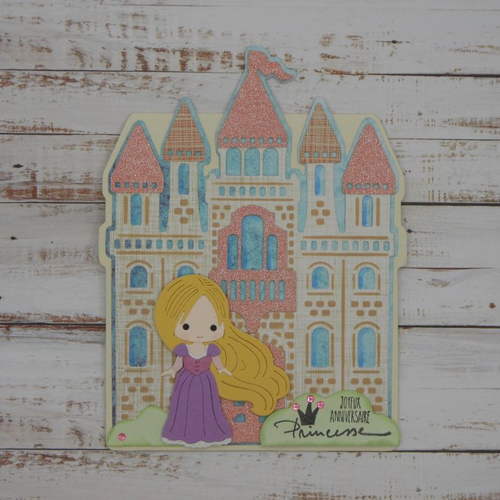 Carte anniversaire princesse aux longs cheveux blonds et son château fait main