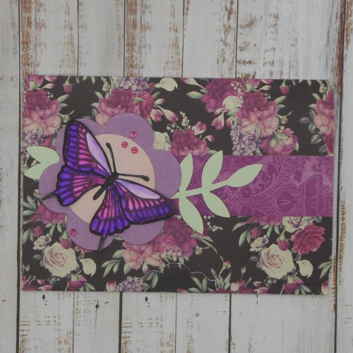 Pochette toute occasion pour carte cadeau chèque ou billet bouquets de fleurs violettes et papillon fait main format carte postale