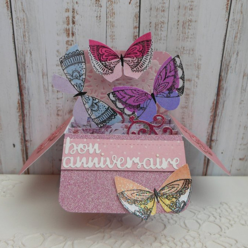 Carte anniversaire pop up boîte 3d envolée de papillons rose et