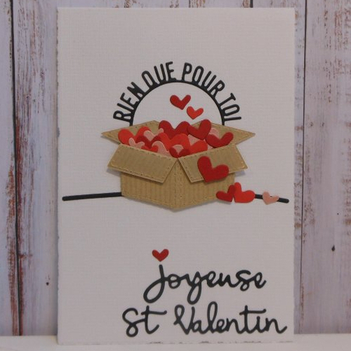 Carte de saint valentin coeurs d'amour dans une boîte fait main