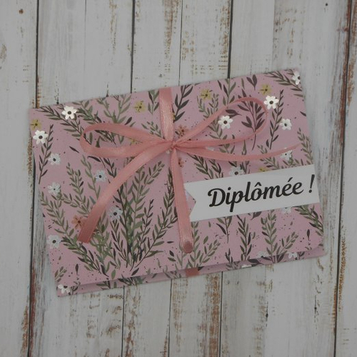 Pochette cadeau billet, chèque, carte cadeau diplôme féminine rose fleurs sauvages format carte postale fait main