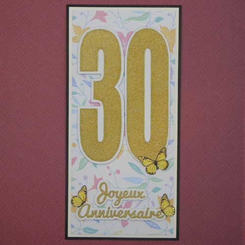 Carte anniversaire 21,5 x 10,5 fond fleuri papillons 30 ans or et blanc fait main