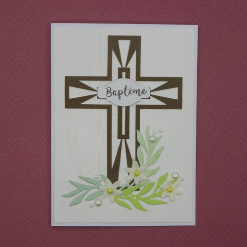 Carte baptême croix et fleurs blanches fait main