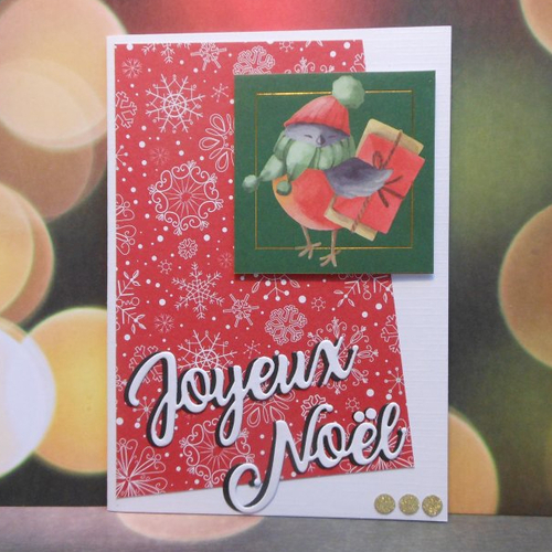 Carte de voeux joyeux noël oiseau facteur fond rouge flocons