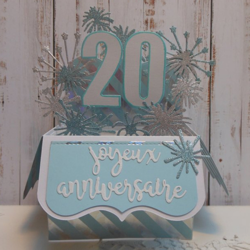Carte anniversaire pop up boîte 20 ans feux d'artifice bleu turquoise et rayures holographiques 3d fait main
