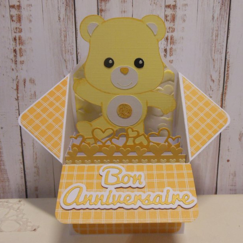 Carte anniversaire pop-up boîte 3d ourson jaune et petit smiley enfant fait main