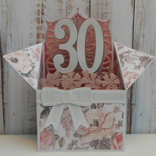 Carte anniversaire pop-up boîte 3d fleurie 30 ans féminine femme roses sauvages fait main