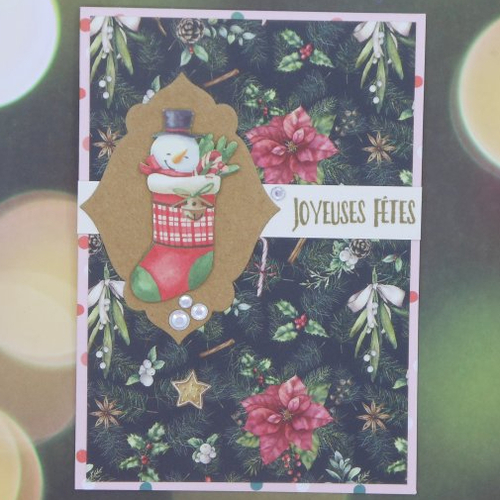 Carte de voeux joyeuses fêtes rouge et vert fond rose