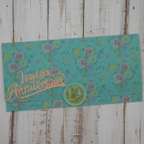 Pochette cadeau anniversaire sceau de cire papillon pour billet, chèque, place de spectacle rose et fleurs jaune fond vert fait main