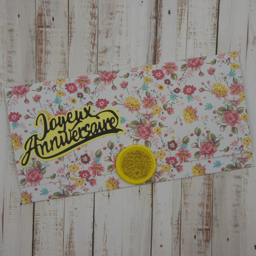 Pochette cadeau anniversaire avec sceau de cire fleurs jaunes fond bleu pour billet, chèque, place de spectacle fait main
