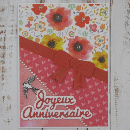 Carte anniversaire tons de rouge touche de jaune coeurs et noeud hirondelle et perles fait main