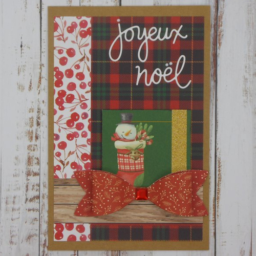 Carte de voeux joyeux noël chaussette garnie écossais et baies rouges