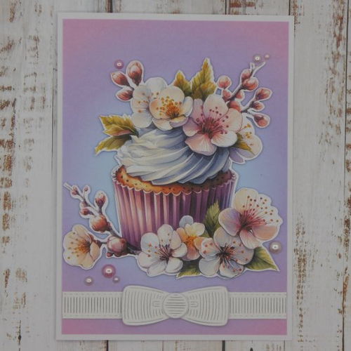 Carte toute occasion cupcake fleuri fond rose mauve et noeud fait main