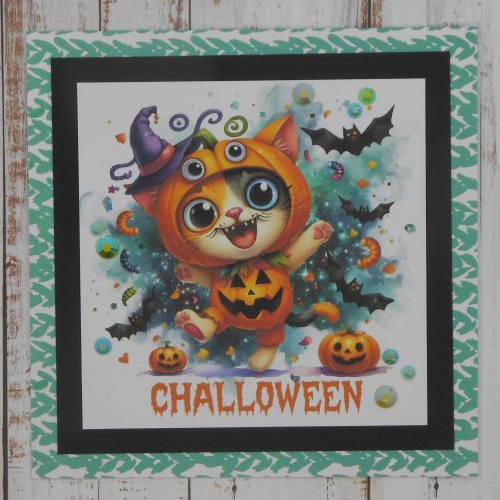 Carte chat halloween déguisé en citrouille, fond noir et vert fait main