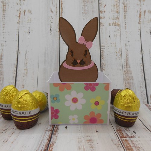 Contenant pour friandises chocolats de pâques lapin noeud rose décor fleurs de printemps fait main