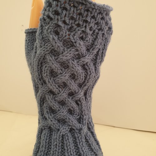 Belles mitaines pour femme ou ado couleur bleu jean. pour affronter l'hiver.