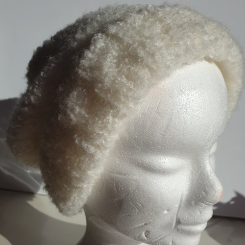 Bonnet à revers, blanc cassé avec pompon gris - pièce unique