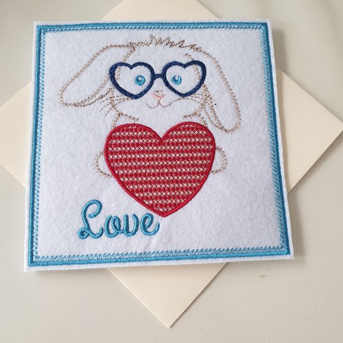 Carte de saint-valentin brodée – modèle lapin “love”